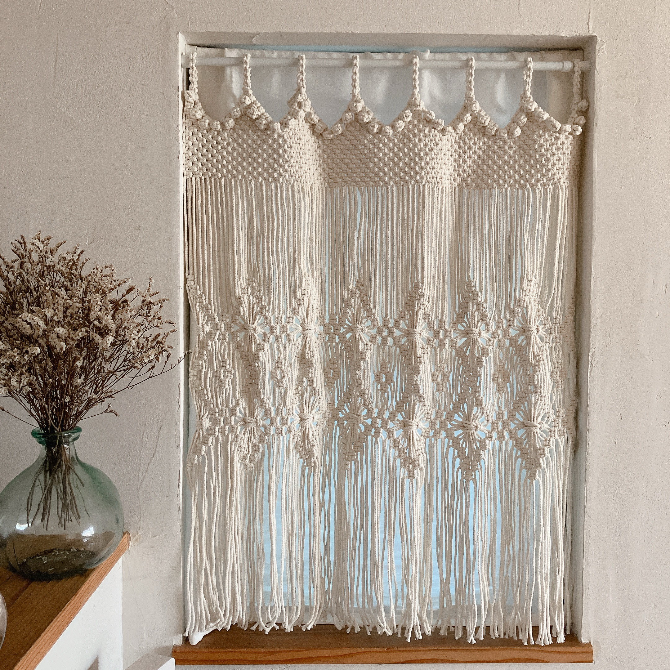 カーテン　腰窓