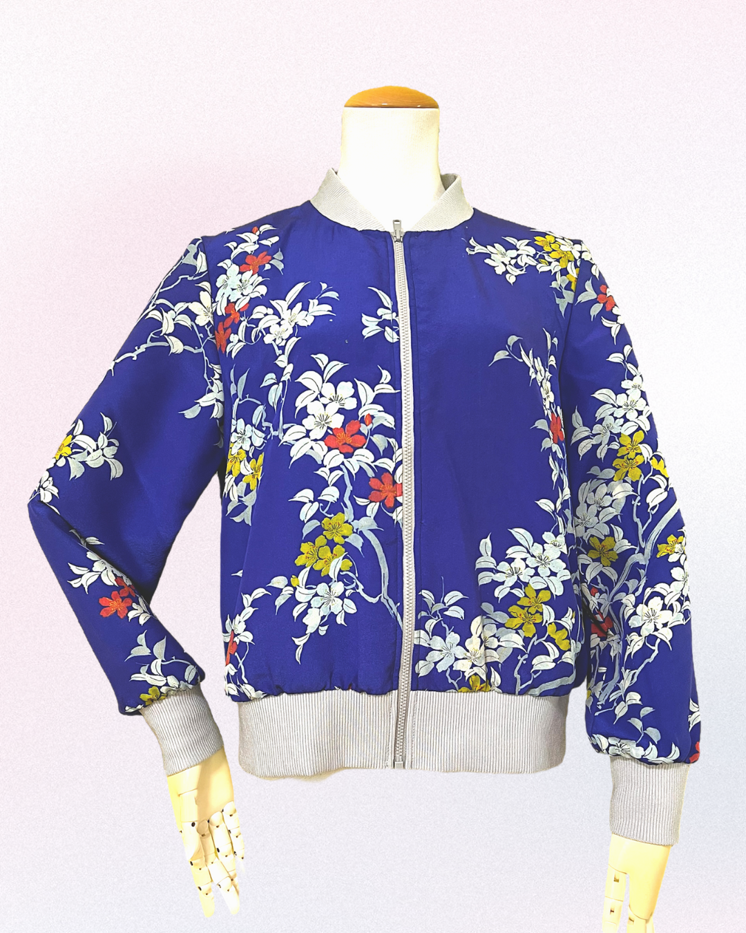 着物リメイク✨ブルゾン✨ブルーに花模様が映える！送料無料✳︎ 8,360円