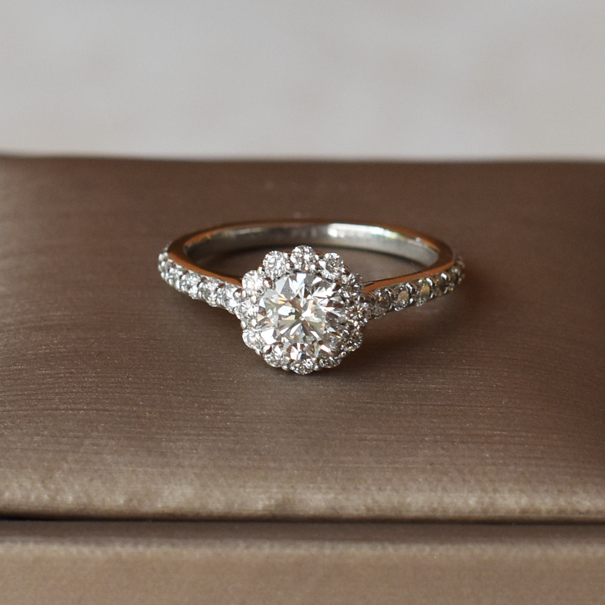 ラボグロウンダイヤモンド ヘイローリング 0.5ct 0.7ct 1ct 18K 