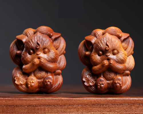 【№49】崖柏木 九尾の彫り物 木製 置物 九尾狐 ヤーバイ御守 霊獣 チベット №49】崖柏木 九尾の彫り物 木製 置物 九尾狐 ヤーバイ御守