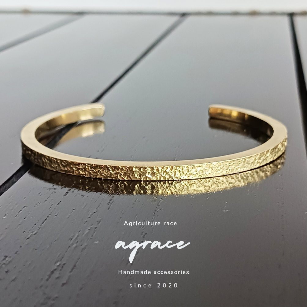 【3㎜幅】夕焼けに染まる水面（みなも）槌目 真鍮バングル