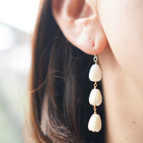 14kgf】ピカケのピアス/マザーオブパール✴︎ハワイのお花✴︎レイ