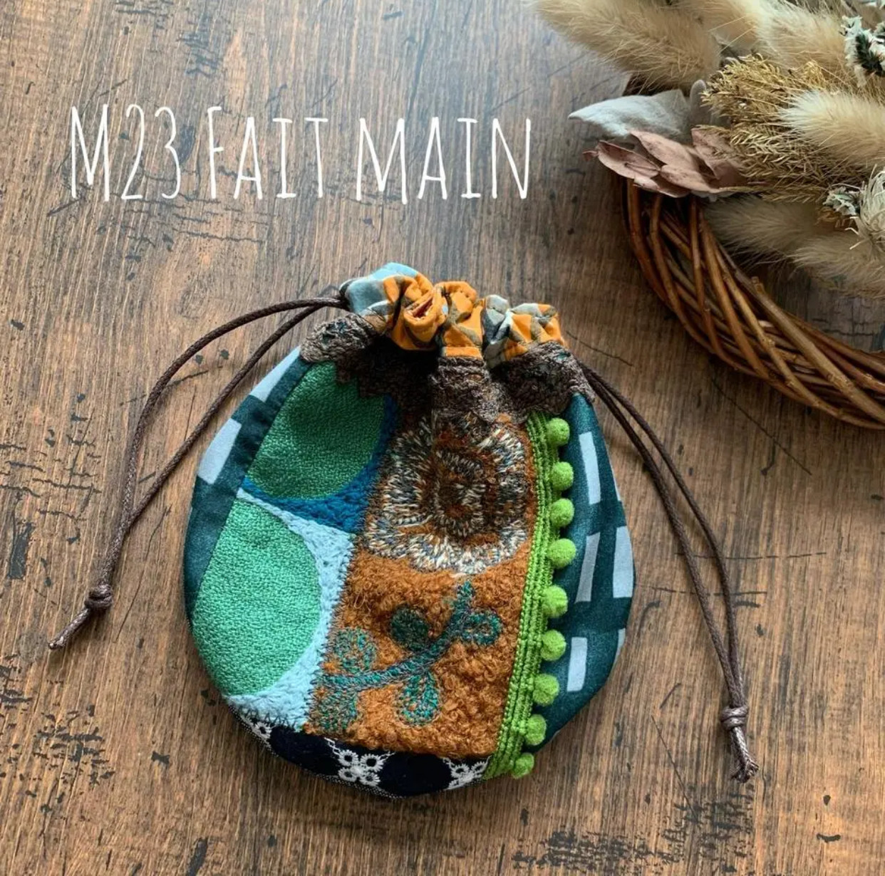 ハンドメイド ミナペルホネン カケラパッチの巾着ポーチ