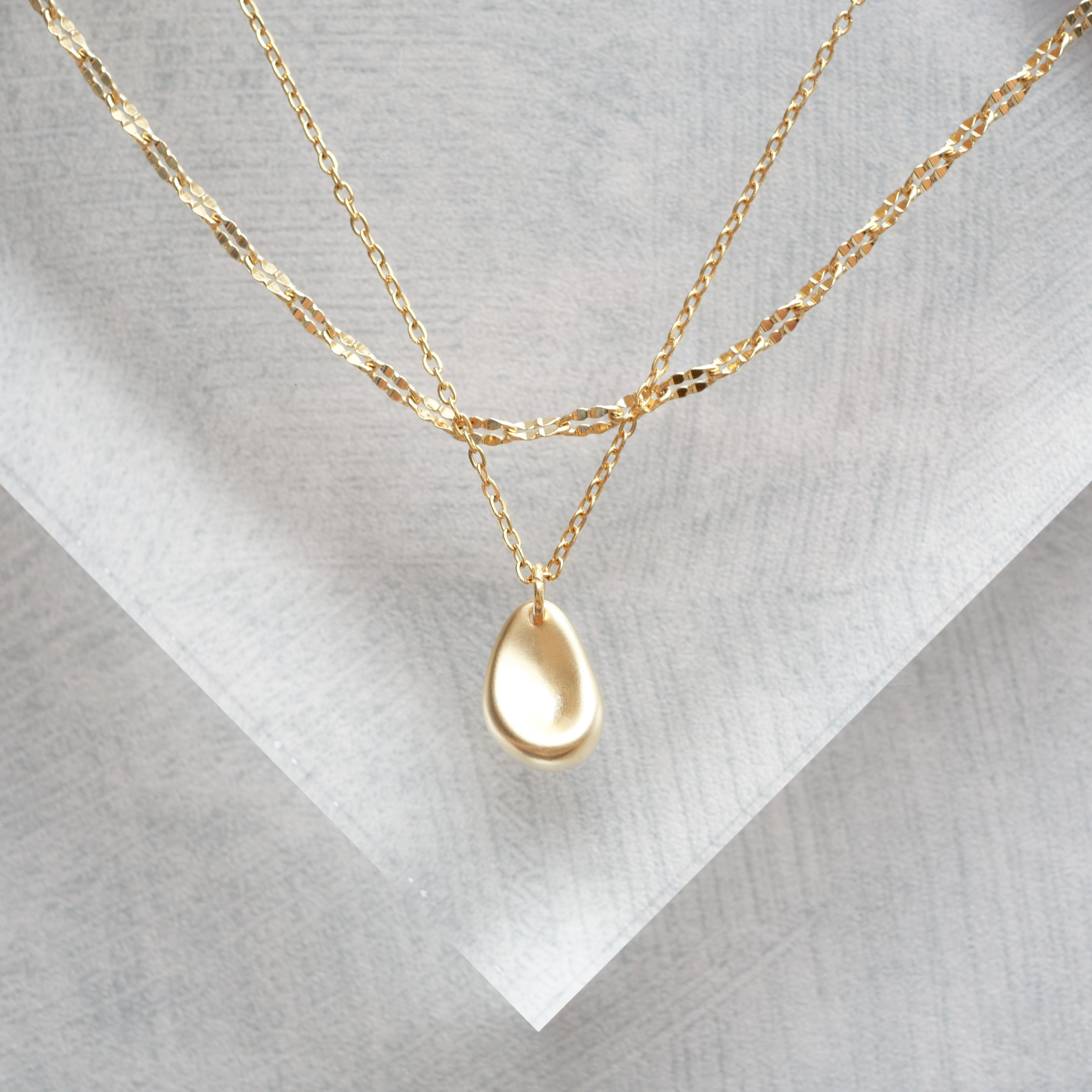 小ぶりしずくネックレス&【長さが選べる】ペタルチェーンネックレス　ゴールド　マット質感　重ね付け　２連ネックレス