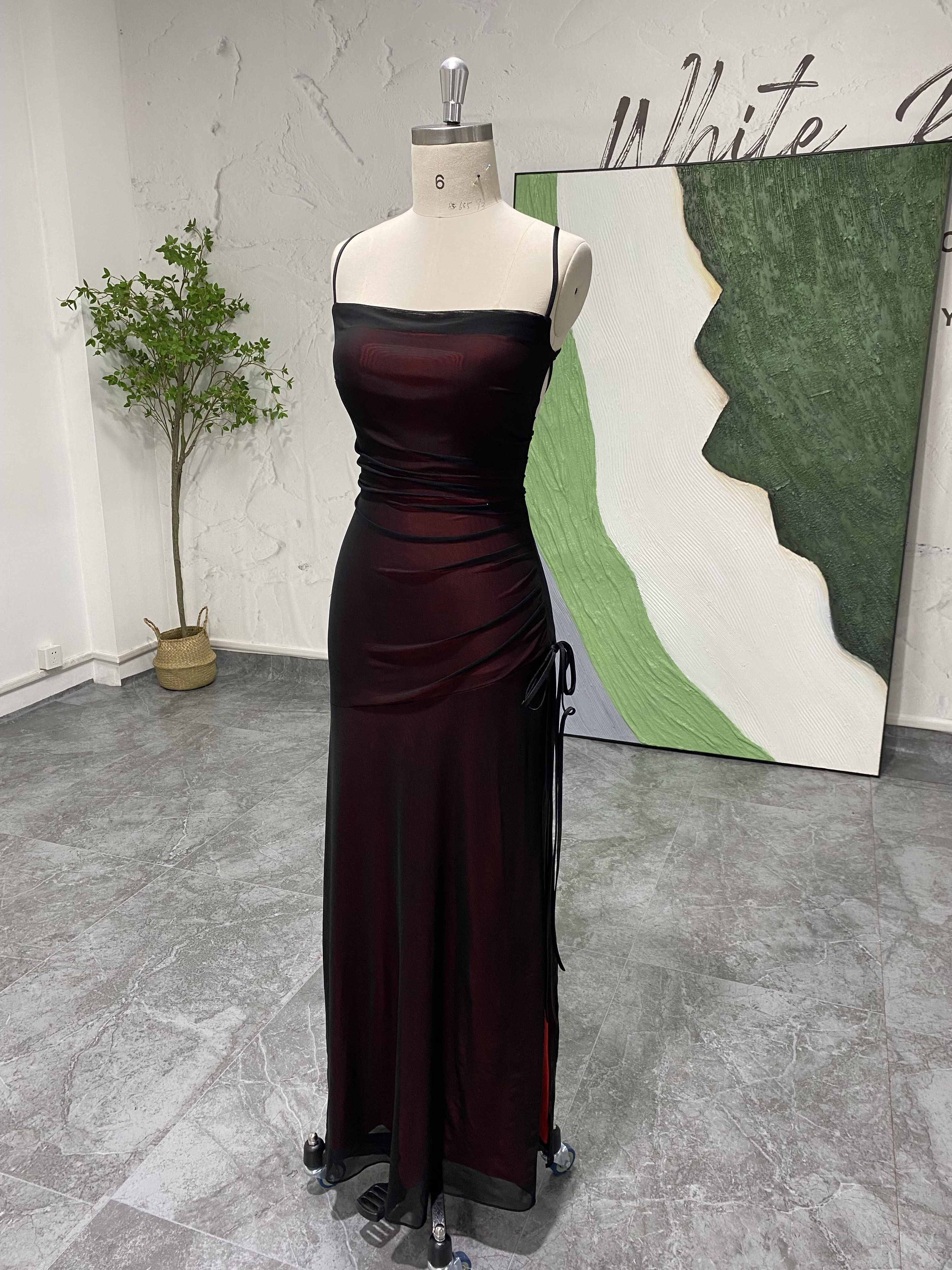 セクシー！ベストセラー獲得　ワンピース　パーティードレス成人式　音楽会演奏会　エレガントなシルエット背中見せ　サイズオー