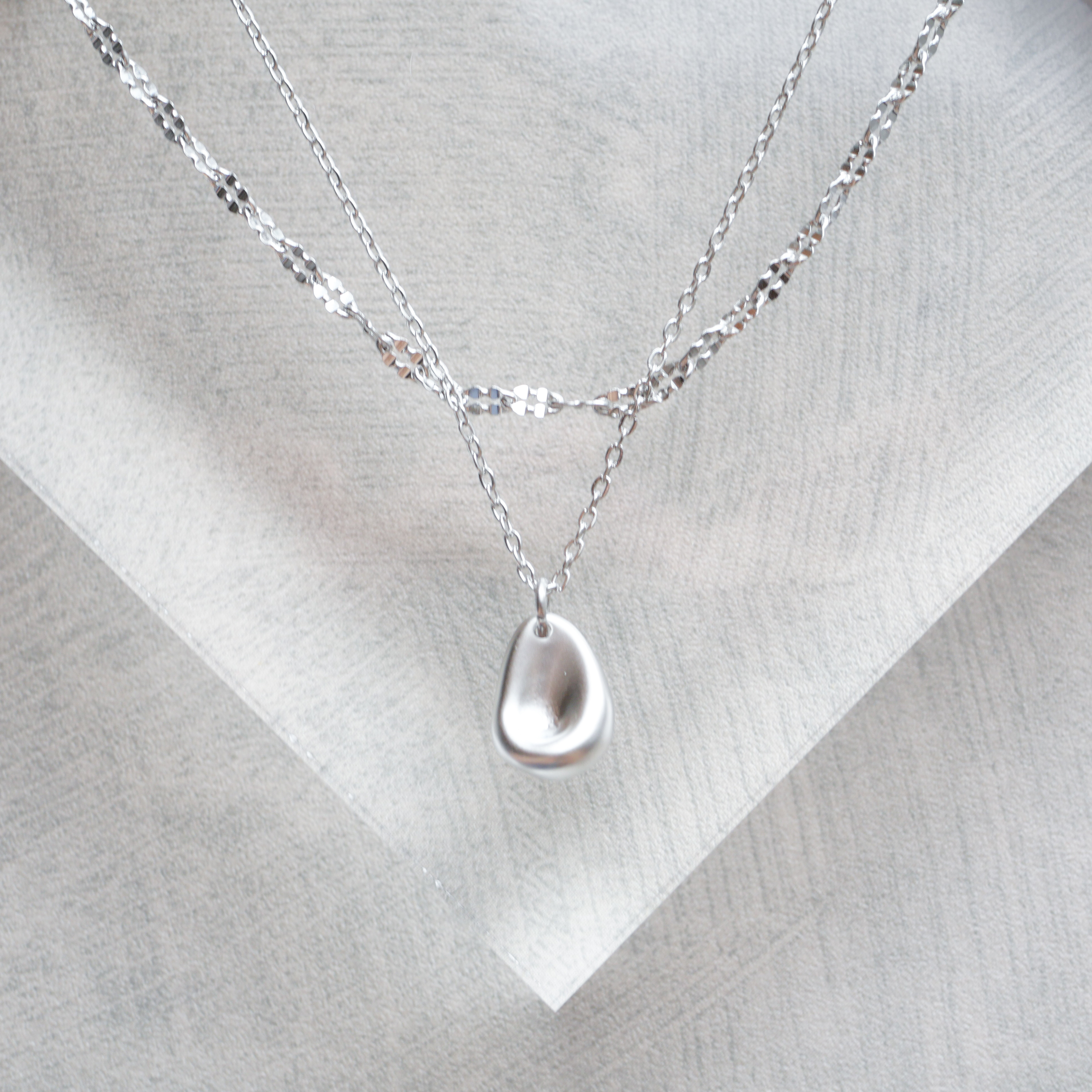 小ぶりしずくネックレス&【長さが選べる】ペタルチェーンネックレス　シルバー　マット質感　重ね付け　２連ネックレス