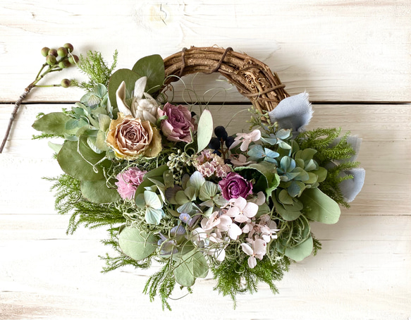 ❁プリザーブド紫陽花とスターチスと木の実たちリース❁ ❁プリザーブド紫陽花とスターチスと木の実たちリース❁