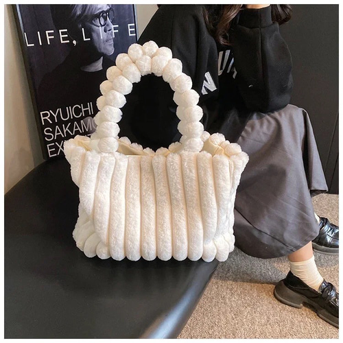 秋冬新作早割！数量限定ポンポンふわふわぬいぐるみショルダーバッグ