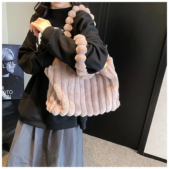 秋冬新作早割！数量限定ポンポンふわふわぬいぐるみショルダー