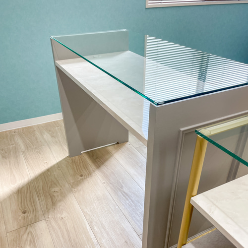 フルオーダーテーブル ガラス天板 天板新品 重厚 高級 パソコン ネイルデスク 楽天市場】ネイルデスク ネイルテーブル デスク ガラス天板 棚付 可動