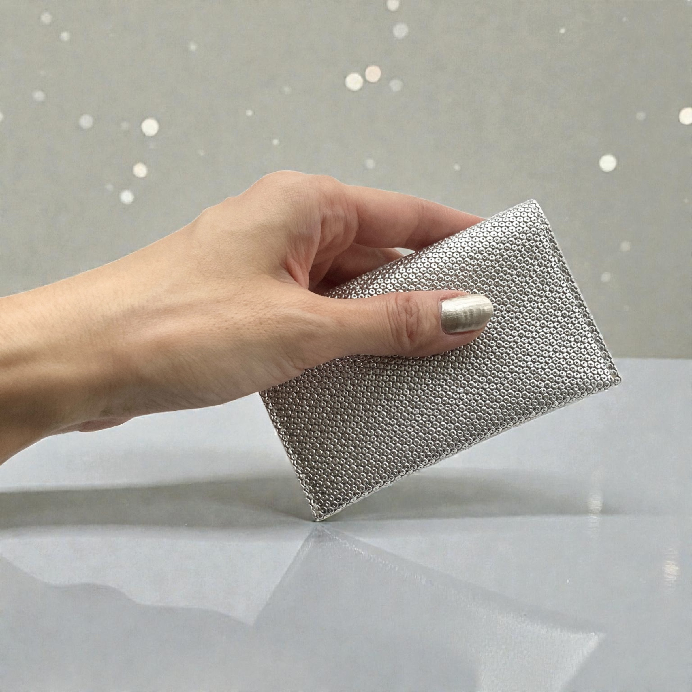 【薄い名刺ケース/薄いミニ財布】Silver Glitter レザー　本革　シルバー　羊革 キラキラ