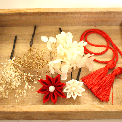 七五三】赤・白のつまみ細工とドライフラワーの髪飾り ヘッドドレス