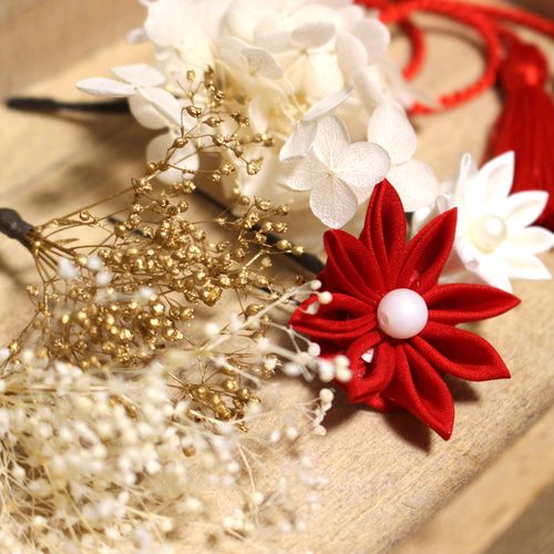 七五三】赤・白のつまみ細工とドライフラワーの髪飾り ヘッドドレス