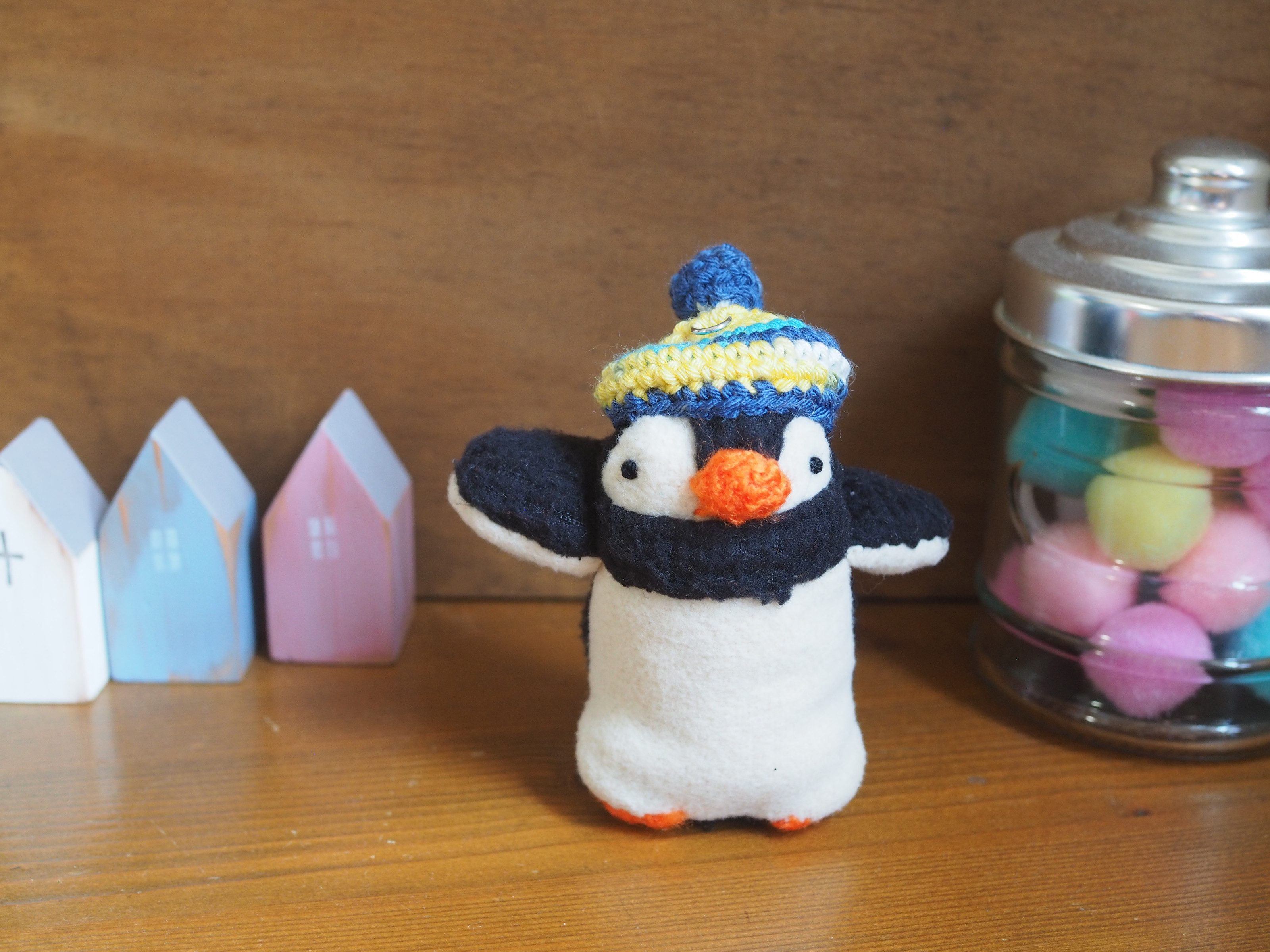 青×黄色ベレー帽の小さいペンギンのぬいぐるみ ぬいぐるみ