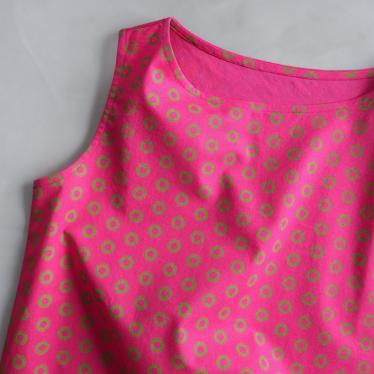 シュエシュエファブリック　ノースリーブブラウス