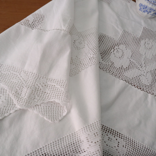 ドイツの手仕事/丁寧な手編みレース テーブルクロス コットン生地