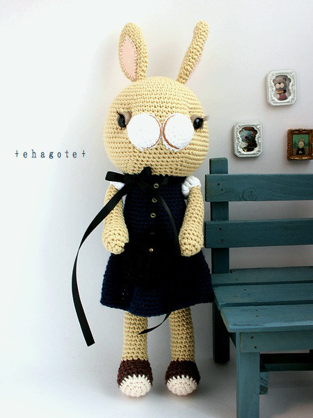 no.2402　Dress Rabbit　(ワンピースのうさぎ)
