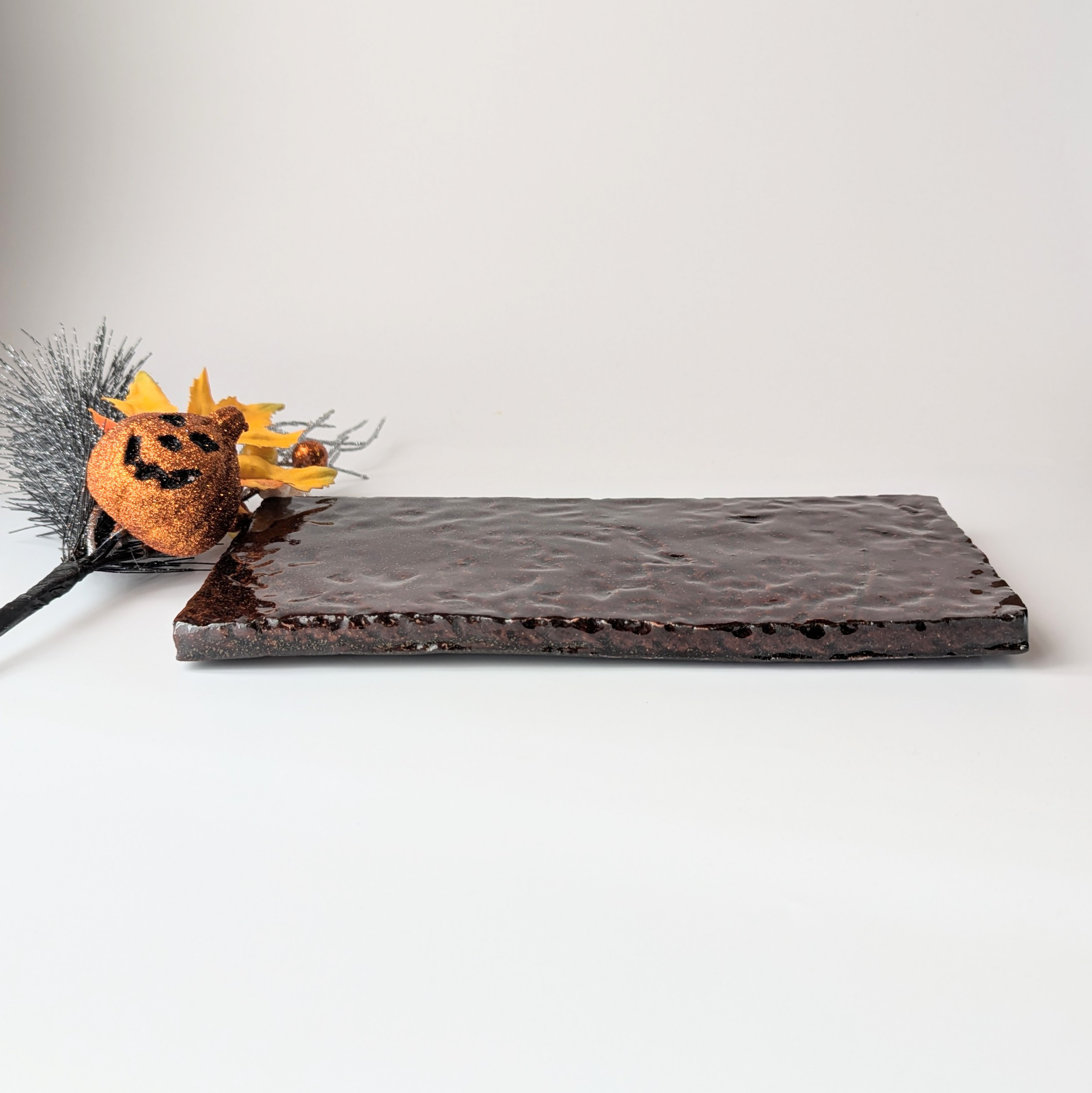 叩き模様足付き長方皿　【手仕事　民藝　和　陶器】