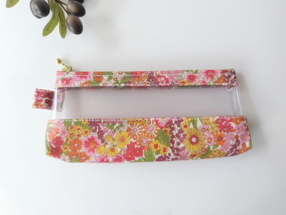 歯ブラシ・ペン　マチたっぷり　クリアポーチ　マーガレットアニー　リバティ　ラミネート　♡夏の庭園に咲き誇る花々 1枚目の画像