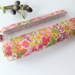 歯ブラシ・ペン　マチたっぷり　クリアポーチ　マーガレットアニー　リバティ　ラミネート　♡夏の庭園に咲き誇る花々 3枚目の画像