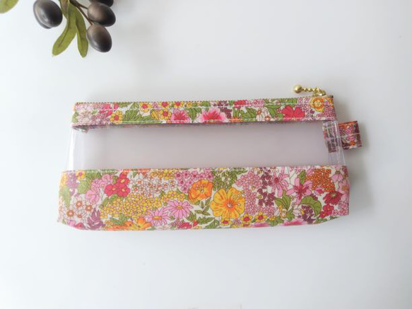 歯ブラシ・ペン　マチたっぷり　クリアポーチ　マーガレットアニー　リバティ　ラミネート　♡夏の庭園に咲き誇る花々 2枚目の画像