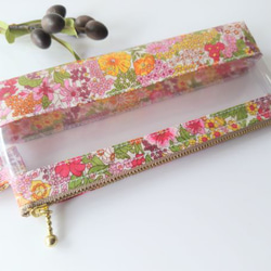 歯ブラシ・ペン　マチたっぷり　クリアポーチ　マーガレットアニー　リバティ　ラミネート　♡夏の庭園に咲き誇る花々 4枚目の画像