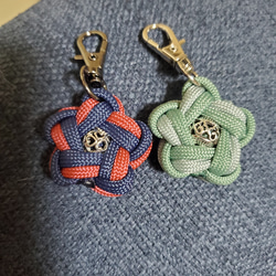 パラコードリード❥エレガント❥ブラック×ホワイト　キラキラビーズ　お花 №039 b359bf46d18651dd460bef4810abf2