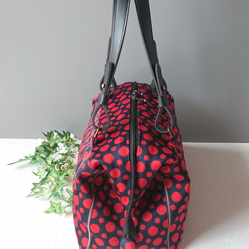 畳縁・がばっと開くボストンバッグ（ドット・赤×黒） ボストンバッグ