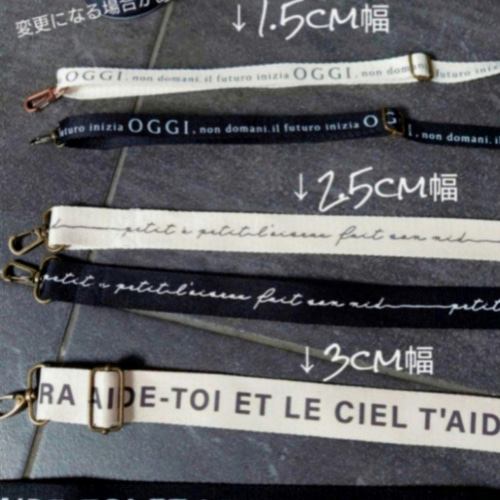 830 アッコちゃん大きめ　英字デニムリメイクバック　ハンドメイド　2点 830 アッコちゃん大きめ 英字デニムリメイクバック ハンドメイド