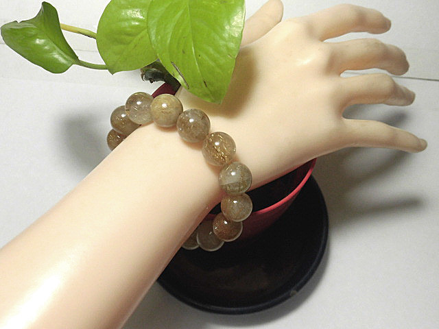 天然石 金針ルチルクォーツ13.0mm〜13.8mmブレスレット 内周18.2cm　　　240101844