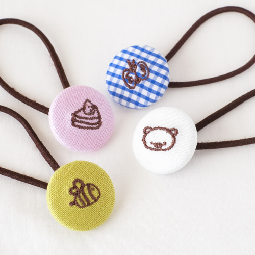 4個セット＊刺繍入りくるみボタンゴム mopoちゃん（ホワイト/ブルー