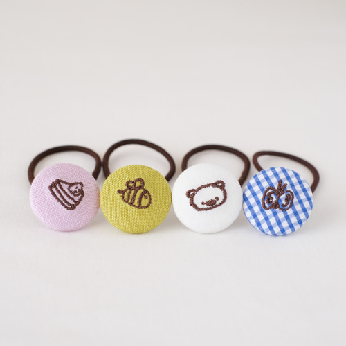 4個セット＊刺繍入りくるみボタンゴム mopoちゃん（ホワイト/ブルー