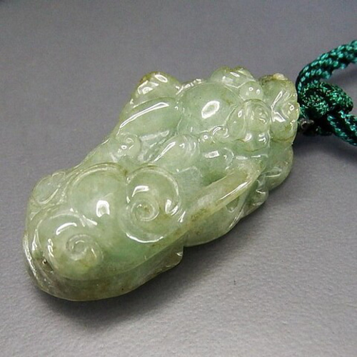 翡翠の貔貅(ひきゅう)ネックレス （一点物濃い目ひすい如意