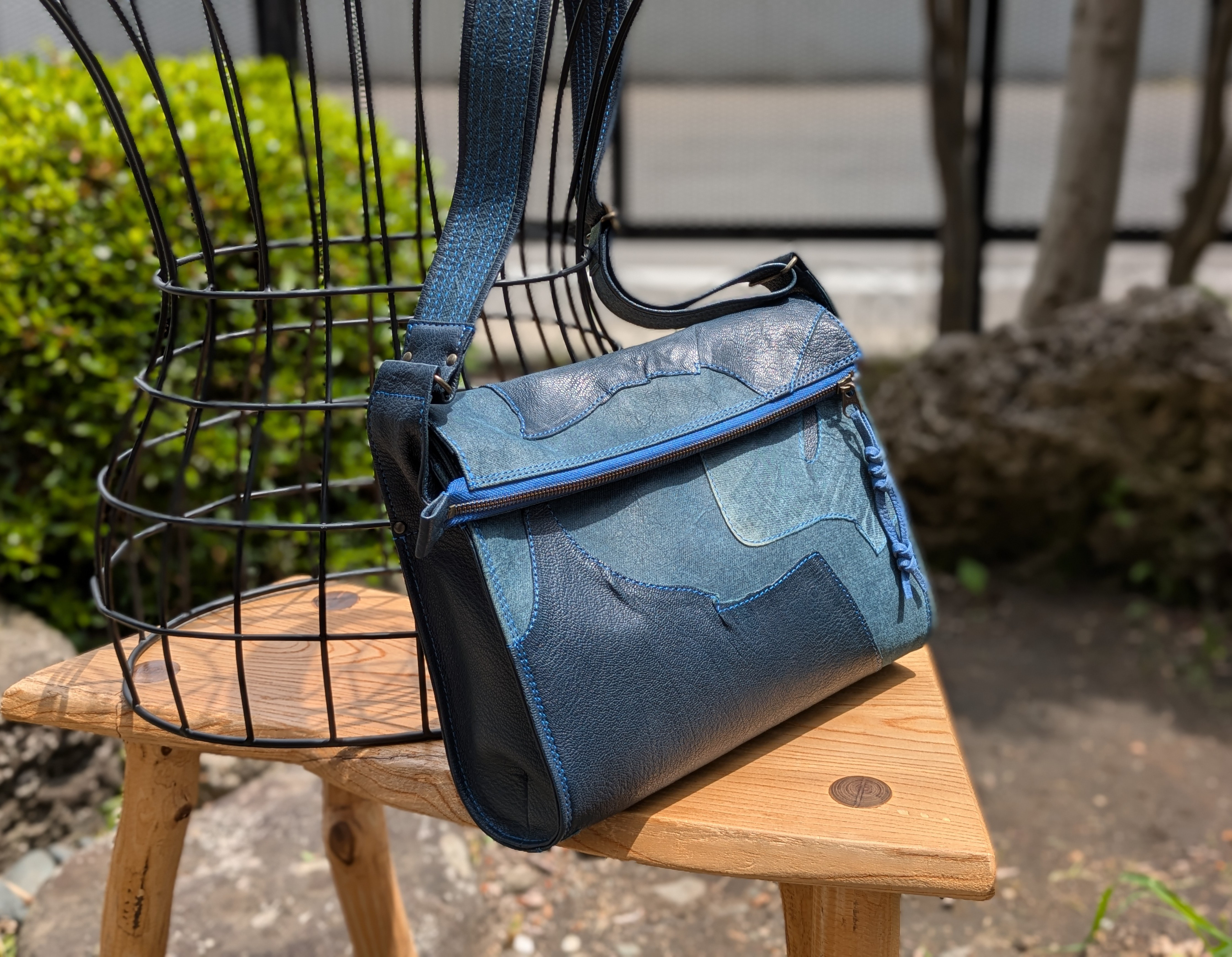 本革 レザーバッグ 紺ゴート×デニムプリント牛革ショルダー
