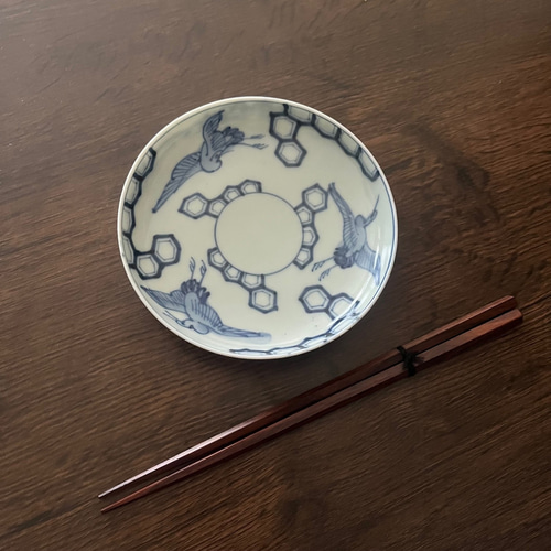 古伊万里　染付　墨弾き　亀甲紋に舞鶴の図　膾皿　235AS-CVm 小皿 伊万里焼 色絵 鶴亀甲文 | (有)新原美術