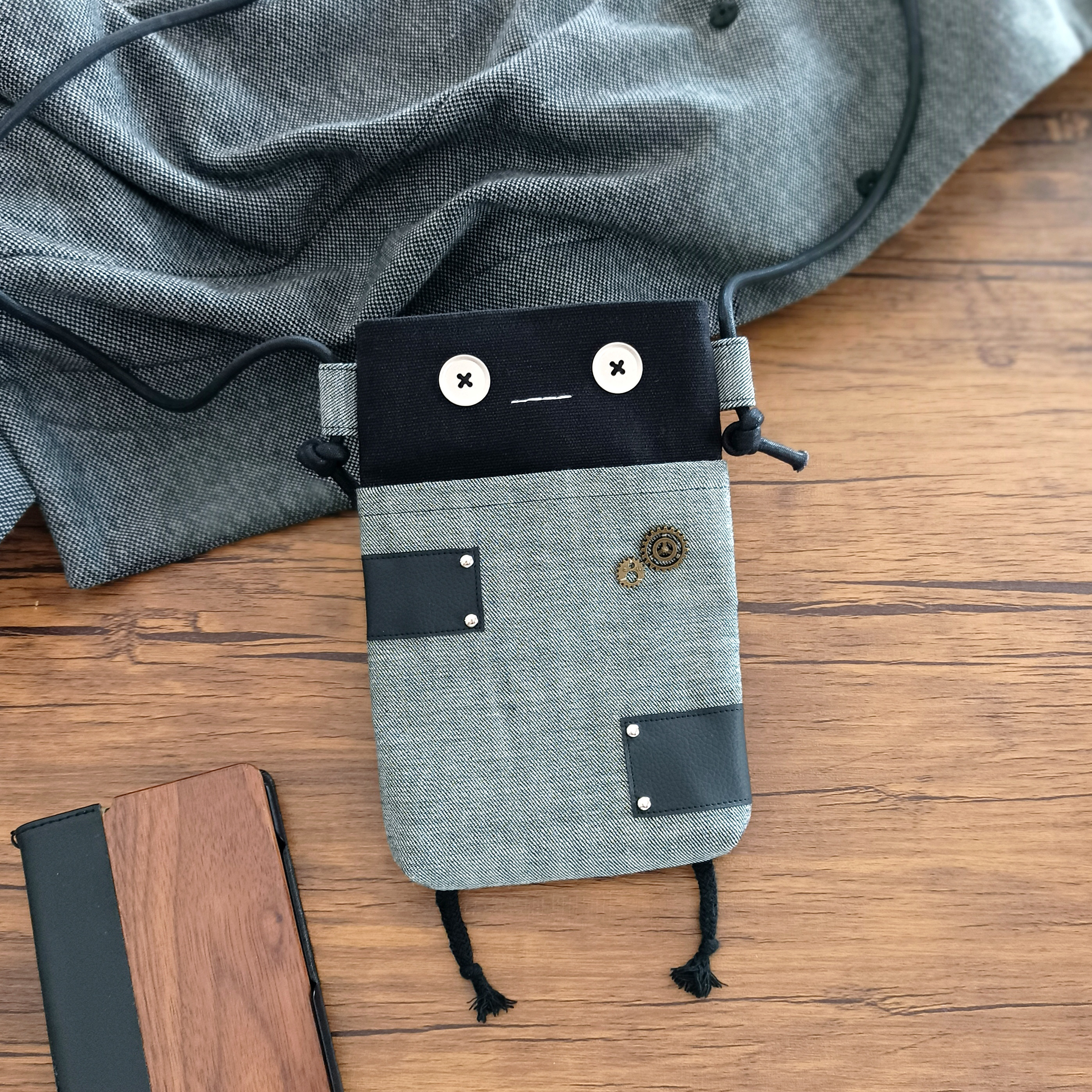 ロボchiのポシェット 帆布×グレーデニム×合皮┃ ロボット 個性的 スマホポシェット