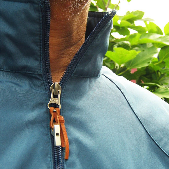 【山登り？】銀の笛　ファスナーに着けちゃう　シルバー　ホイッスル 登山　山歩き　自転車　トレッキング