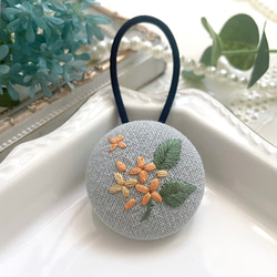 金木犀』手刺繍のヘアゴム【受注生産】 秋の誕生花2025 ヘアゴム