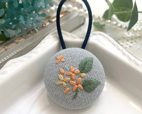 金木犀』手刺繍のヘアゴム【受注生産】 秋の誕生花2025 ヘアゴム