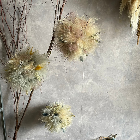 パンパスとドライフラワーのハンギングボール(くすみピンク系) 3枚目の画像