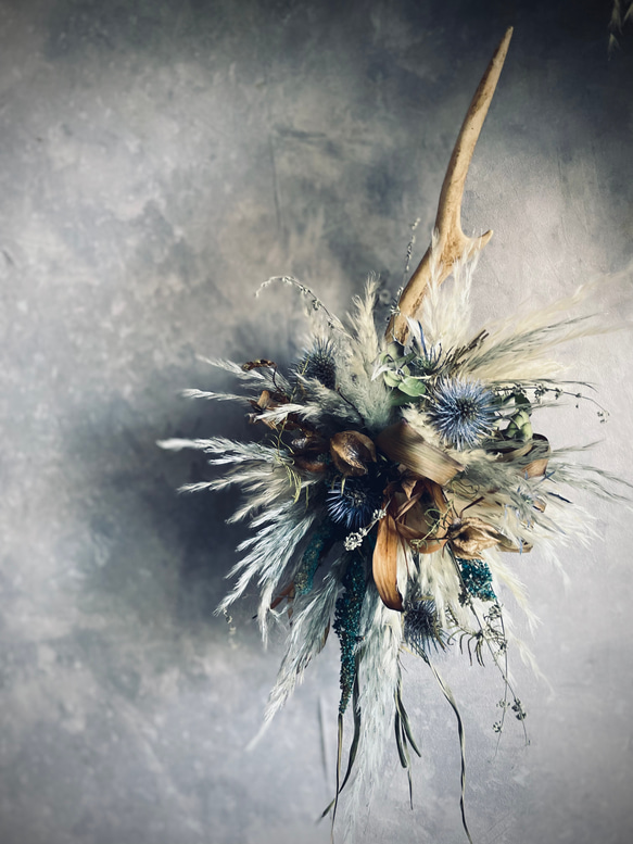 鹿の角とドライフラワーとパンパスグラスの壁掛け＊カッコイイ 1枚目の画像