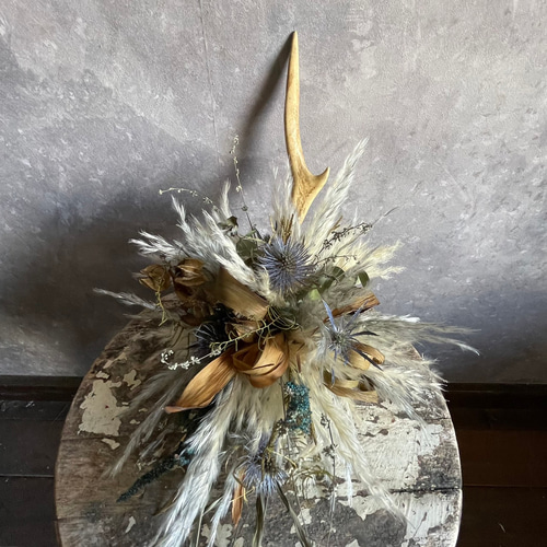 鹿の角とドライフラワーとパンパスグラスの壁掛け＊カッコイイ ドライ