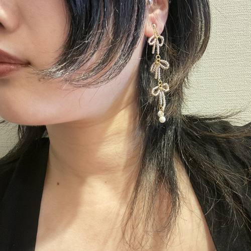 3連リボンピアス バレリーナピンク ピアス(スタッド・一粒) whisker pad 通販|Creema(クリーマ) 18206300 3連リボンピアス バレリーナピンク ピアス(スタッド・一粒) whisker pad 通販|Creema(クリーマ) 18206300