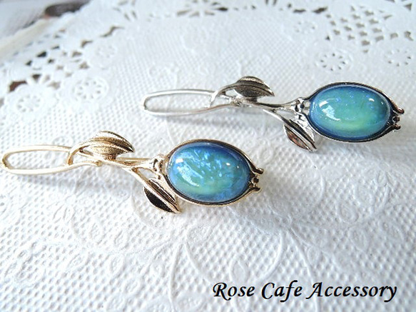 467）フラワーモチーフブローチ☆チェコガラスシリーズ✨ブルーカラー