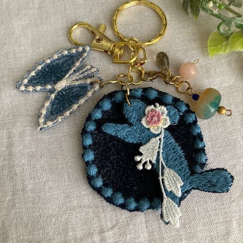 ミナペルホネンうさぎチャームハンドメイドタンバリンレース付き