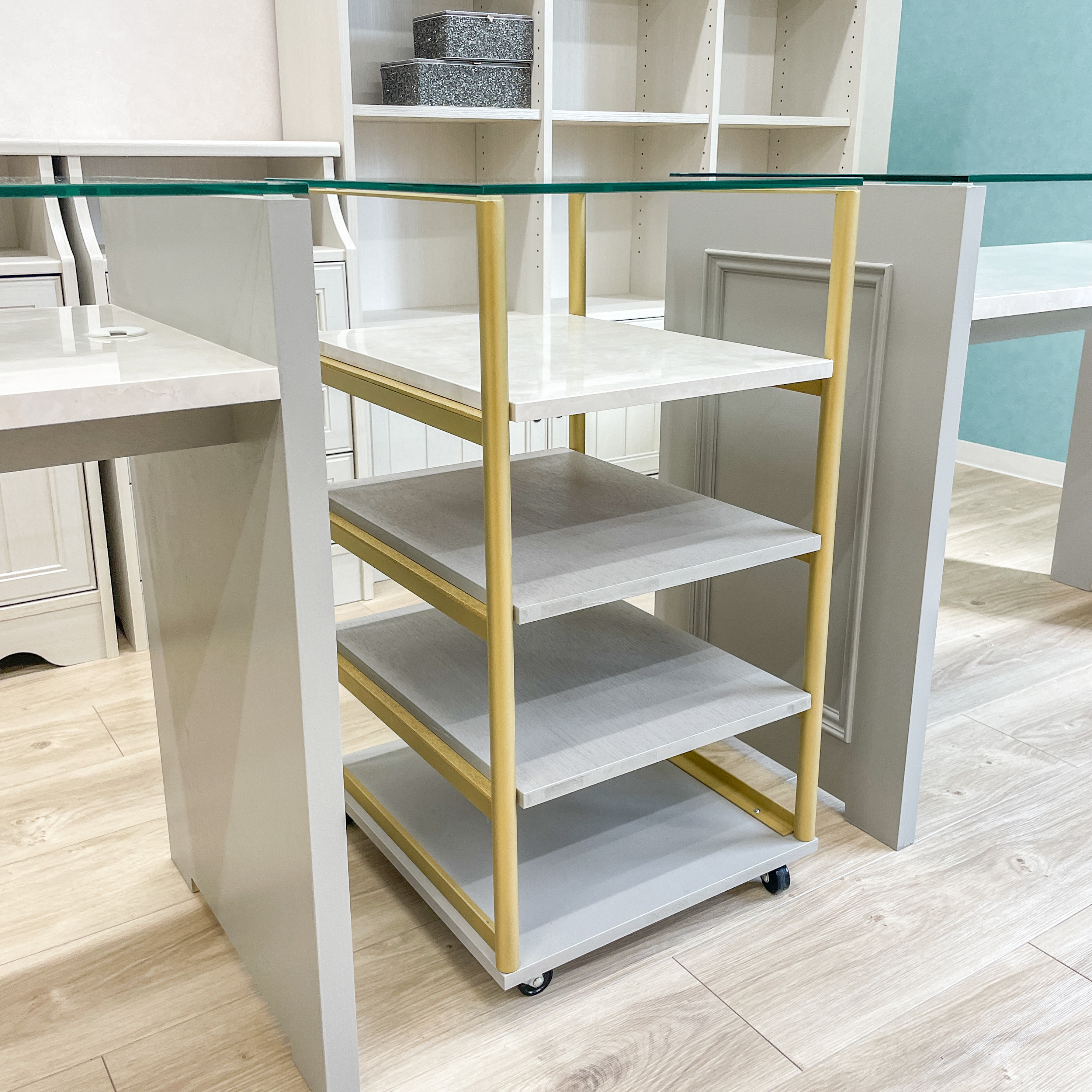 ネイルサロン向けキャスター付き収納棚 収納ワゴン ゴールドシェルフ 大理石 かわいいネイルデスク オーダーメイド店舗什器