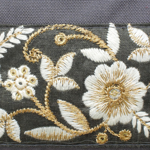 お誕生日present／インド刺繍×帆布 外付けフラットポーチ 本革ワン