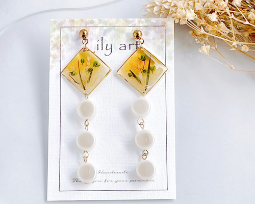 yellow＆white ドライフラワーかすみ草のsquare揺らめきパールピアス