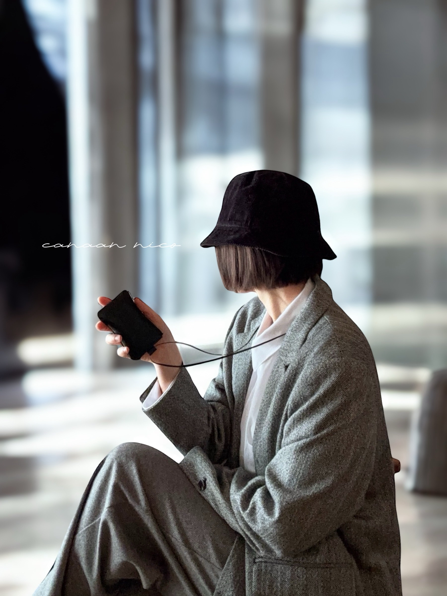 "身に着ける"レザーの軽量御守りポーチ