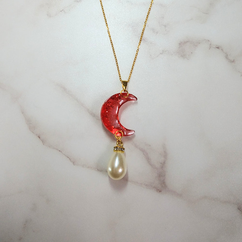 No.2084☆ハンドメイド☆三日月エキゾチックカラー☆フラワーレジン